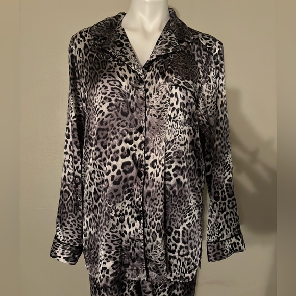 Victoria’s Secret cheetah print pj set - Picture 2 of 6